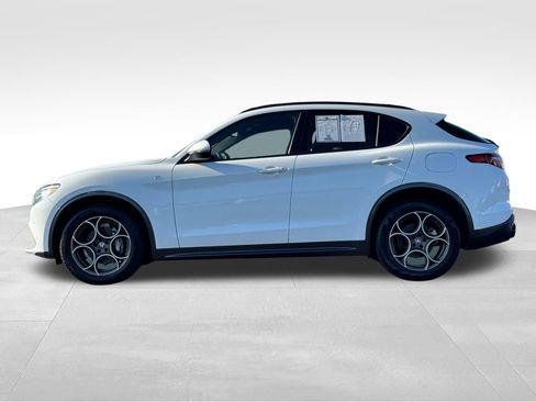 Used 2022 Alfa Romeo Stelvio Ti AWD/4WD image 4
