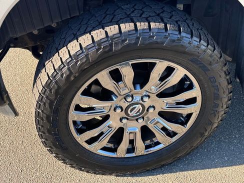 Used 2017 Nissan Titan S AWD/4WD image 11