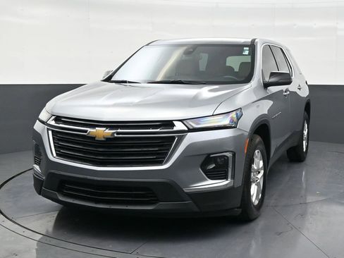Used 2023 Chevrolet Traverse LS image 8
