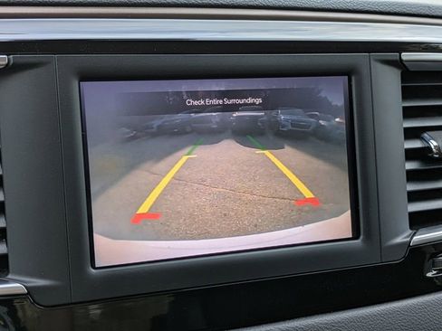 Used 2023 Chrysler Voyager LX image 22