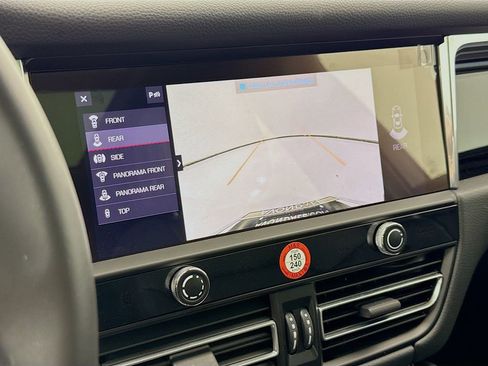 Certified 2025 Porsche Macan AWD/4WD image 20