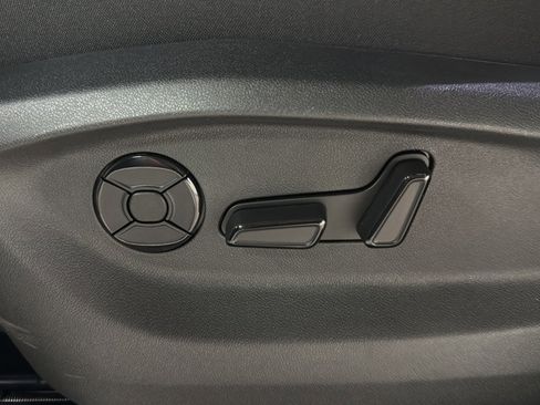 New 2026 Volkswagen Tiguan SE R-Line AWD/4WD image 17