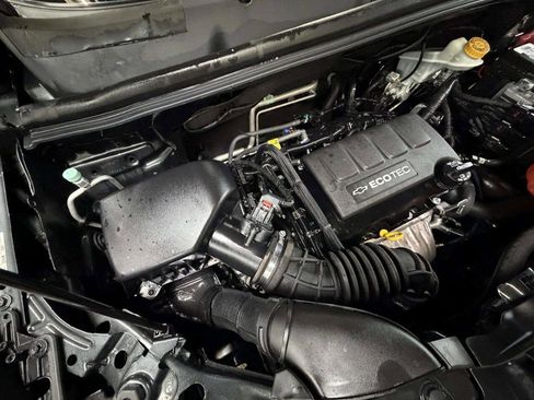 Used 2019 Chevrolet Trax LT w/ Sun & Sound Package image 28