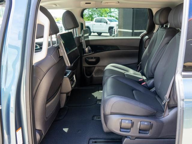 Certified 2025 Kia Carnival SX Prestige FWD image 14