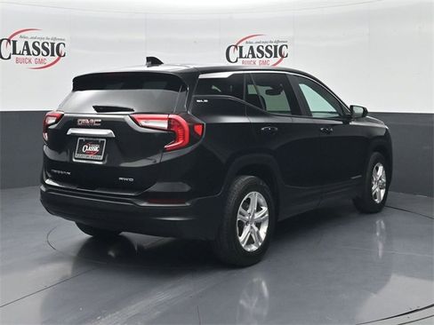 Used 2024 GMC Terrain SLE image 7
