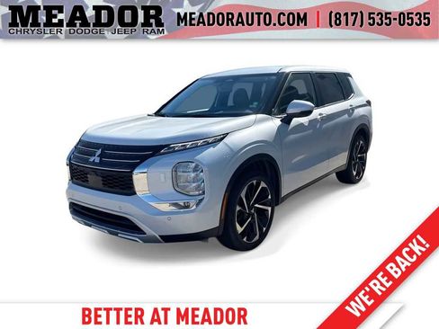 Used 2024 Mitsubishi Outlander SE image 1