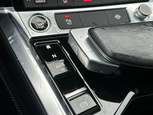 Used 2023 Audi e-tron Premium w/ Convenience Plus Package image 19