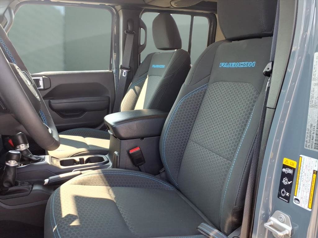 Used 2024 Jeep Wrangler Unlimited Rubicon 4xe w/ Technology Group AWD/4WD image 18