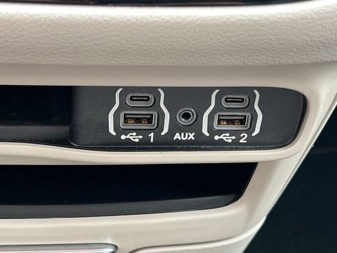Used 2023 Chrysler Pacifica Touring-L FWD image 30