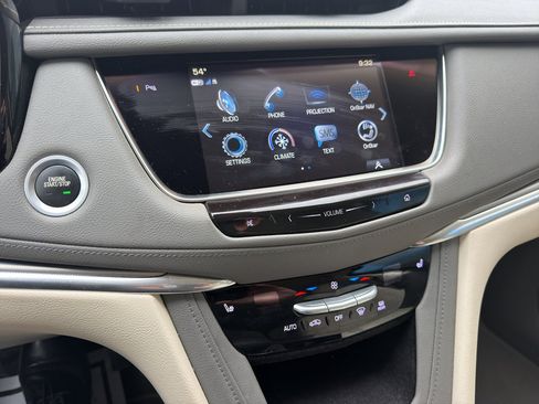 Used 2018 Cadillac XT5 Luxury w/ Driver Awareness Package image 20