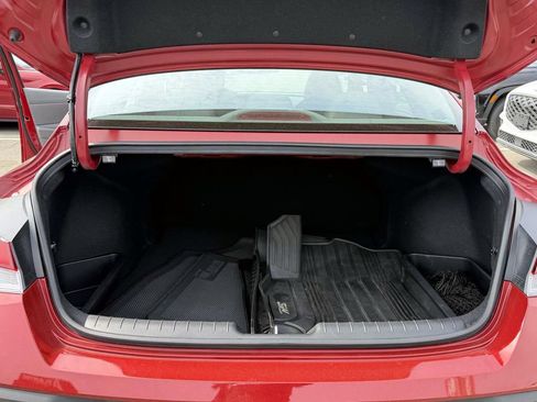 Certified 2024 Hyundai Elantra SE FWD image 11