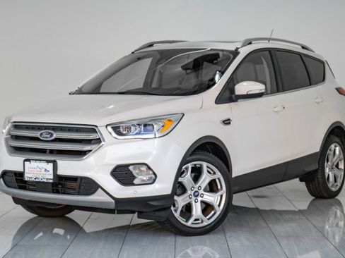 Used 2019 Ford Escape Titanium image 4