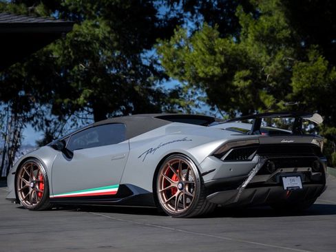 Used 2018 Lamborghini Huracan Performante image 37