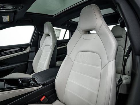 Certified 2024 Porsche Panamera 4 image 19