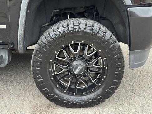 Used 2018 GMC Sierra 2500 Denali w/ Duramax Plus Package AWD/4WD image 9