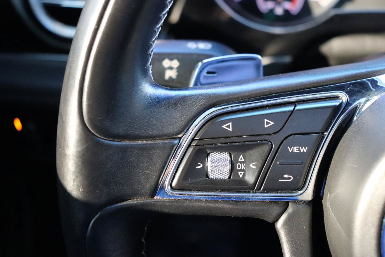 Used 2018 Bentley Bentayga AWD/4WD image 37