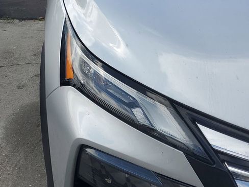 Certified 2024 Nissan Rogue SV FWD image 2