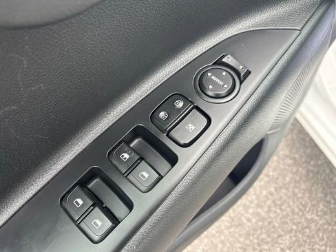 Used 2023 Kia Rio LX image 10