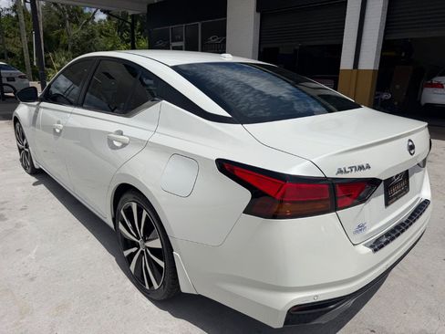 Used 2021 Nissan Altima 2.5 SR FWD image 3