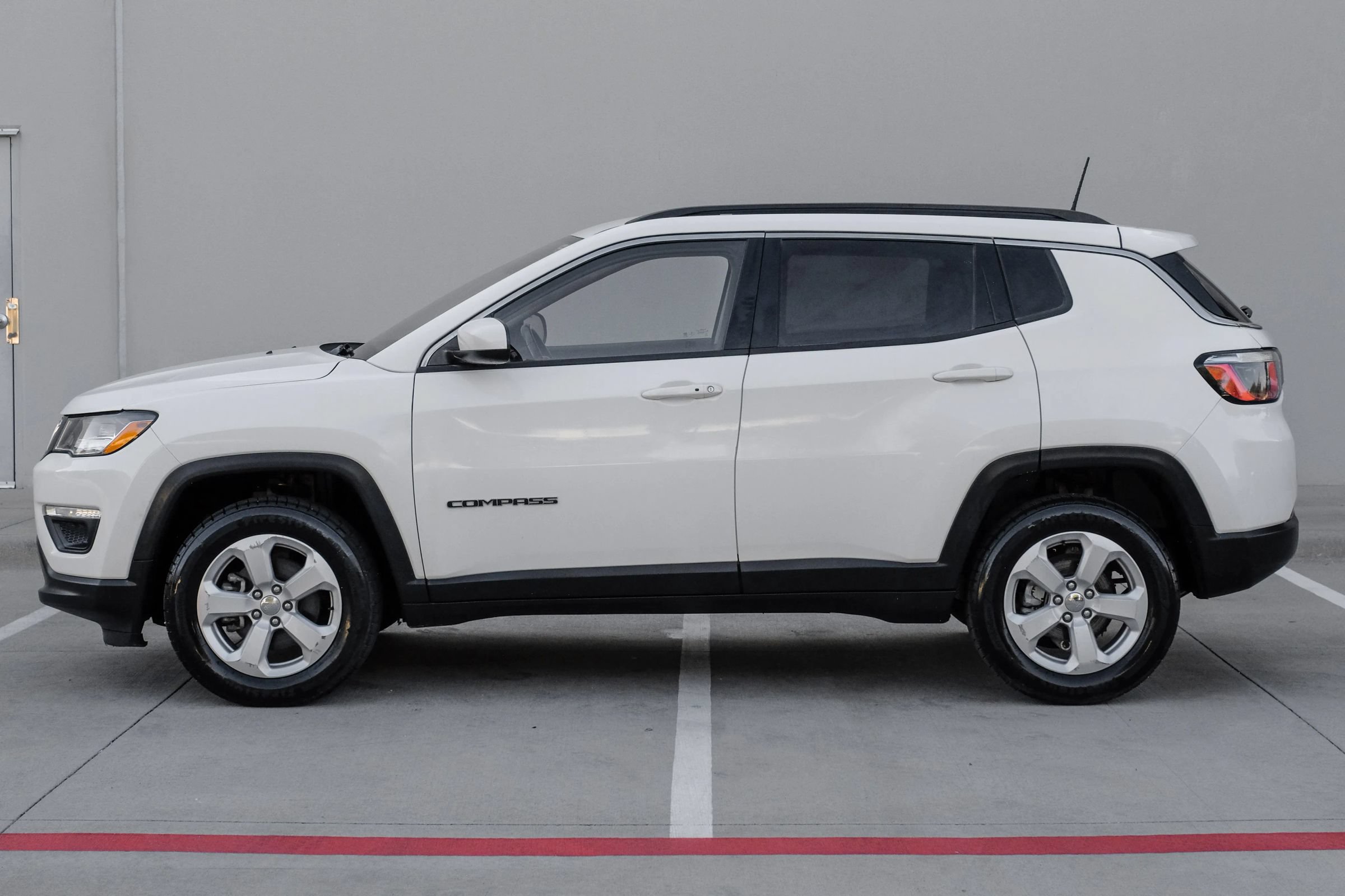 Used 2018 Jeep Compass Latitude w/ Popular Equipment Group AWD/4WD image 16