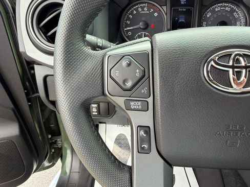 Used 2021 Toyota Tacoma TRD Off-Road w/ Technology Package AWD/4WD image 30