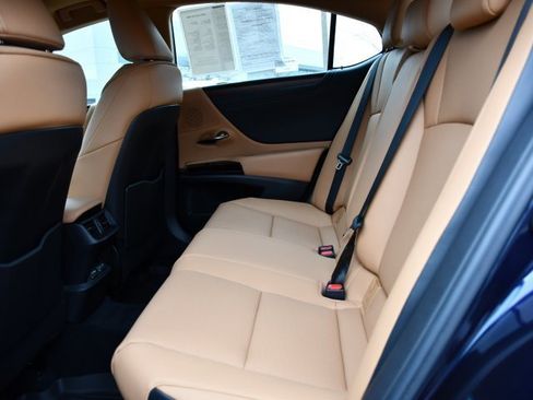 Certified 2025 Lexus ES 300h w/ Premium Package image 17