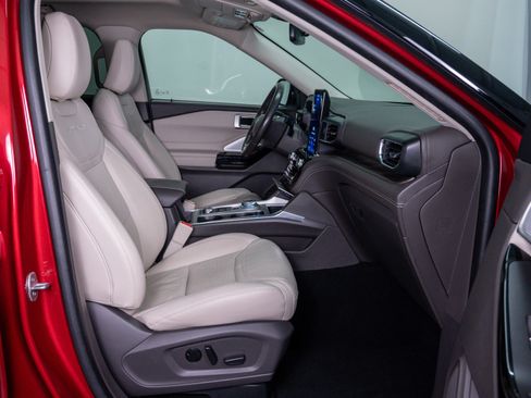 Used 2023 Ford Explorer Platinum w/ Technology Package image 10