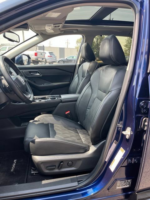 Used 2026 Nissan Rogue Platinum w/ Platinum Premium Package AWD/4WD image 26