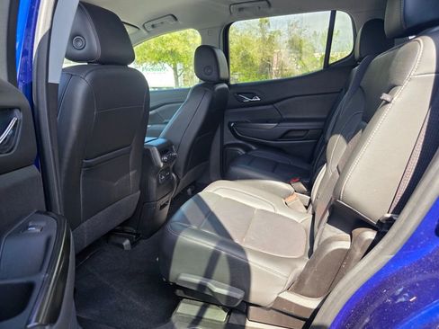 Used 2023 GMC Acadia SLT FWD image 45