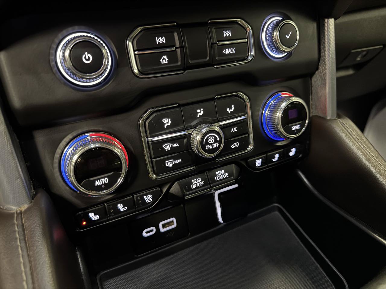 Used 2022 GMC Yukon XL SLT AWD/4WD image 42