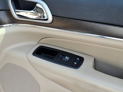 Used 2018 Jeep Grand Cherokee Limited RWD image 15
