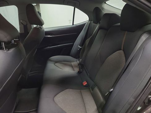 Used 2020 Toyota Camry LE image 19