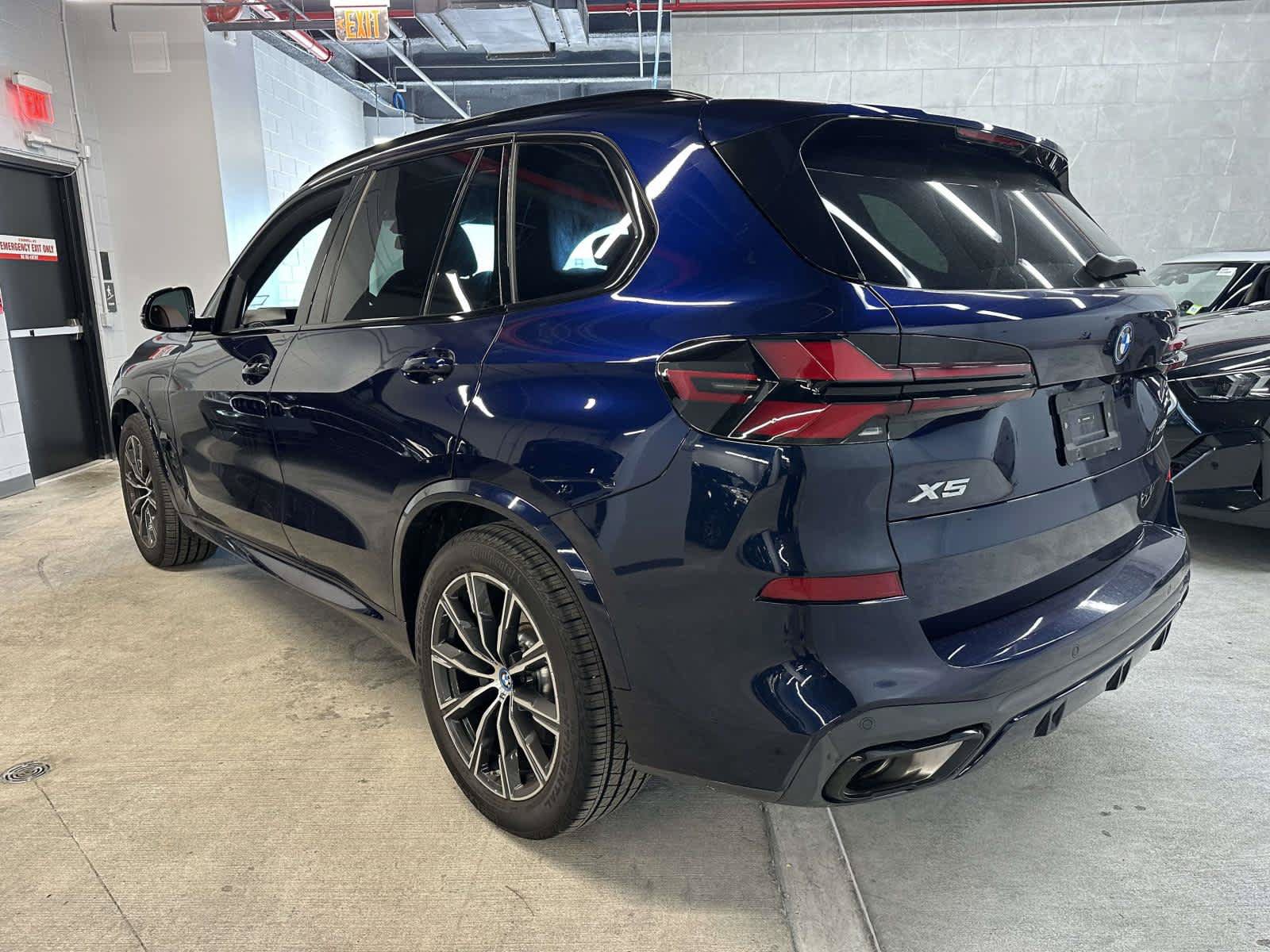 Used 2024 BMW X5 xDrive50e w/ M Sport Package AWD/4WD image 3