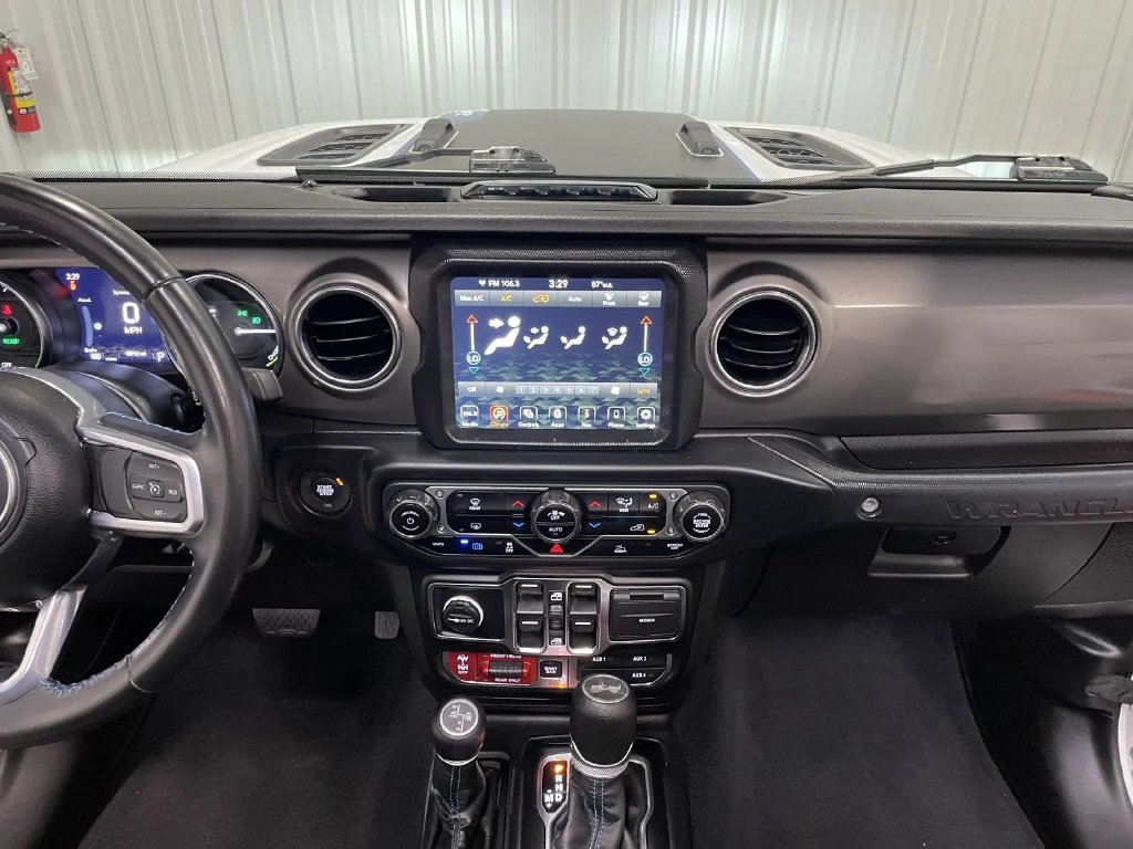 Used 2022 Jeep Wrangler Unlimited Rubicon 4xe AWD/4WD image 32
