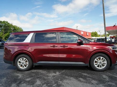 Used 2024 Kia Carnival LX FWD image 3