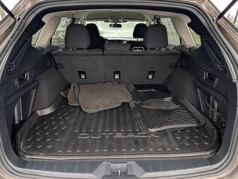Used 2024 Subaru Outback Premium AWD/4WD image 17