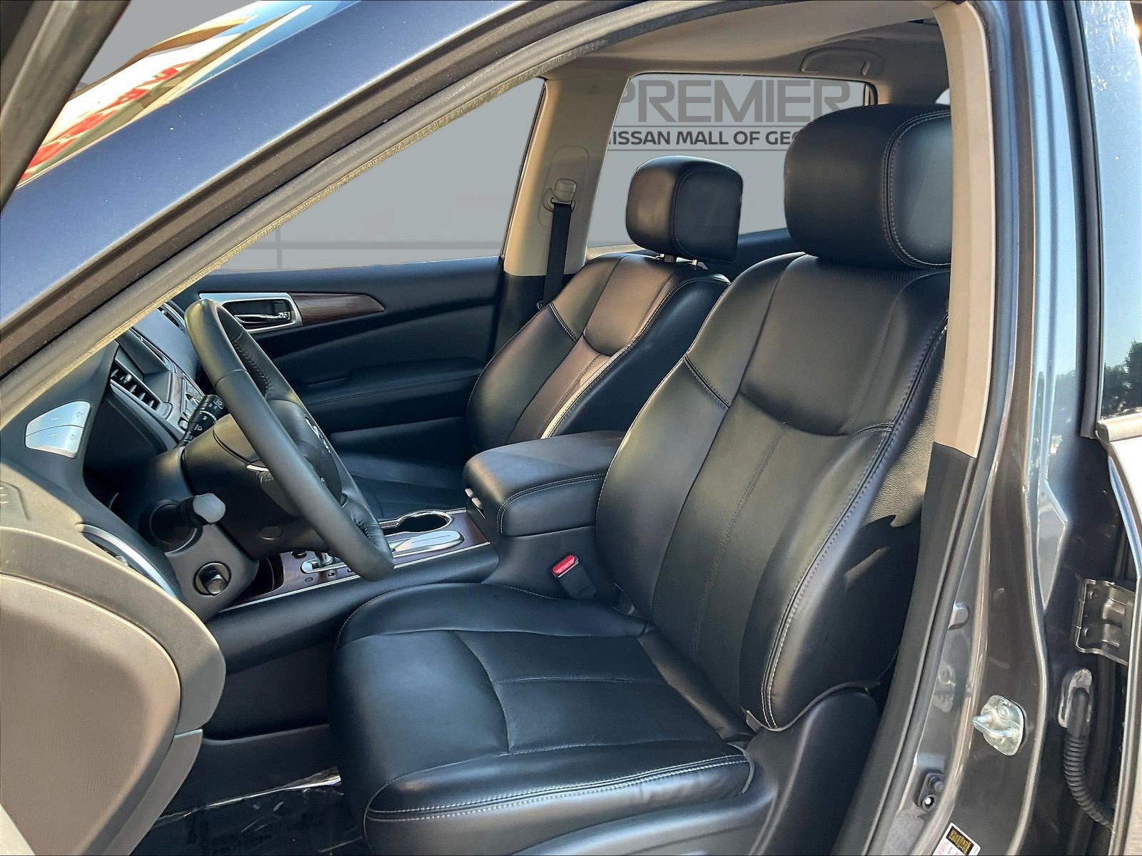 Used 2017 Nissan Pathfinder Platinum w/ Family Entertainment Package FWD image 23