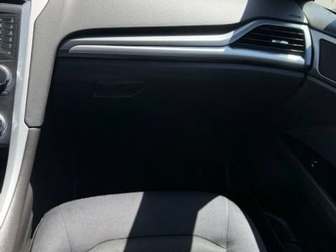 Used 2015 Ford Fusion SE FWD image 32