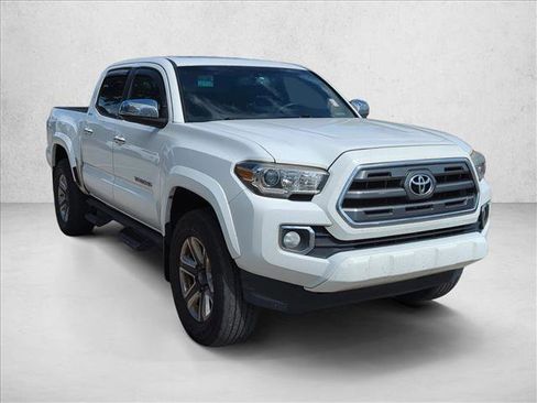 Used 2017 Toyota Tacoma Limited image 3