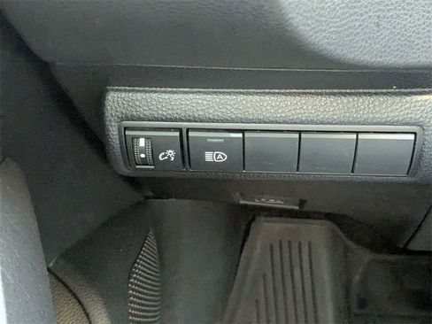 Used 2022 Toyota Corolla LE image 15
