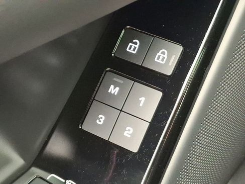 Used 2025 Land Rover Range Rover Velar Dynamic HSE image 25