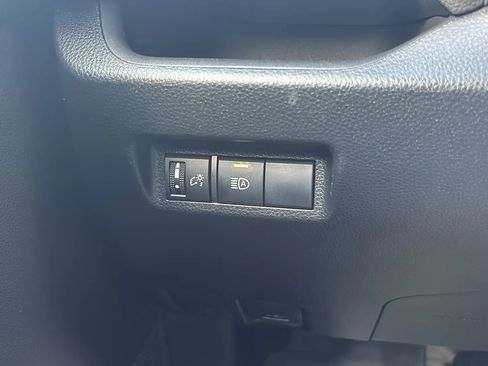 Used 2019 Toyota RAV4 LE FWD image 15