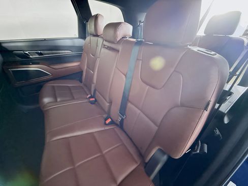 Used 2024 Kia Telluride EX image 30