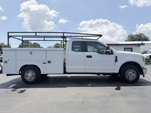 Used 2018 Ford F250 XL w/ Power Equipment Group RWD image 4