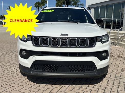 Used 2024 Jeep Compass Latitude image 4