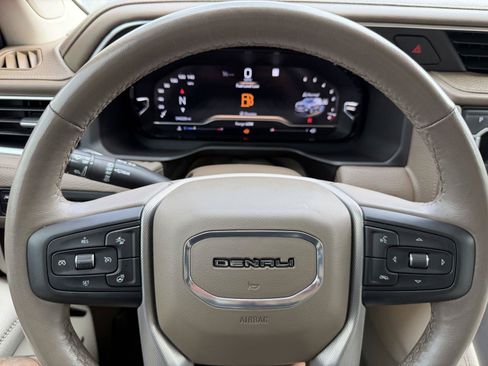 Used 2022 GMC Yukon XL Denali AWD/4WD image 12
