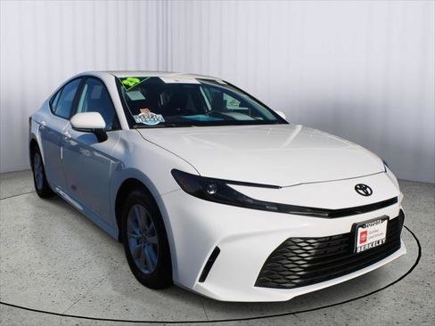Certified 2025 Toyota Camry LE image 1