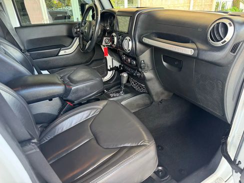 Used 2016 Jeep Wrangler Unlimited Sahara w/ Connectivity Group image 24