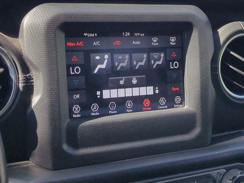 Used 2018 Jeep Wrangler Unlimited Sahara image 28