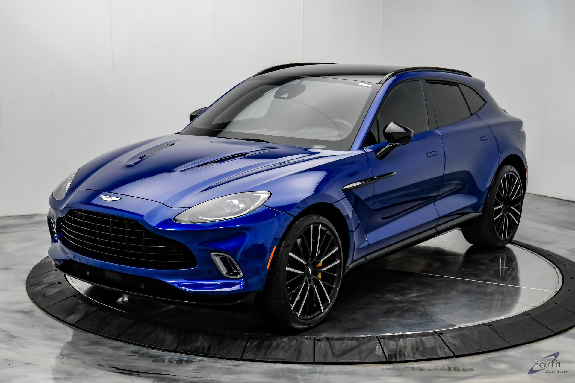Used 2023 Aston Martin DBX AWD/4WD image 7